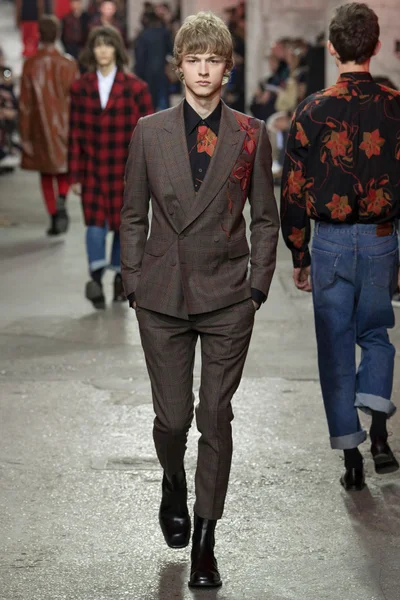 Look 50